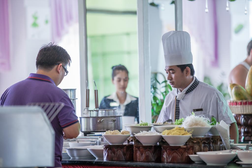Green Palace Hotel Phnom Penh Exteriör bild