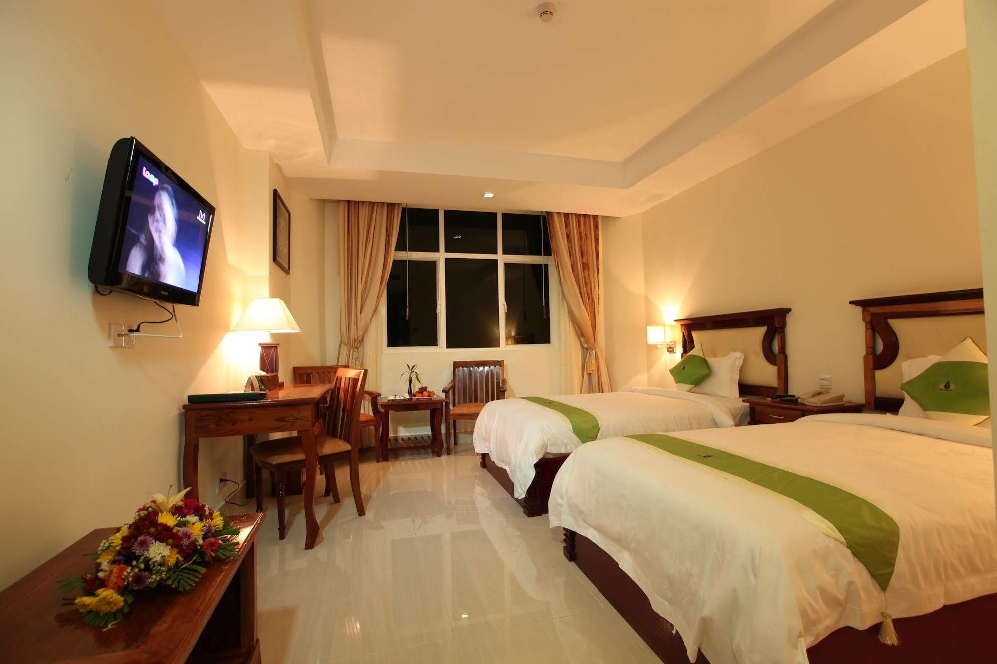 Green Palace Hotel Phnom Penh Exteriör bild